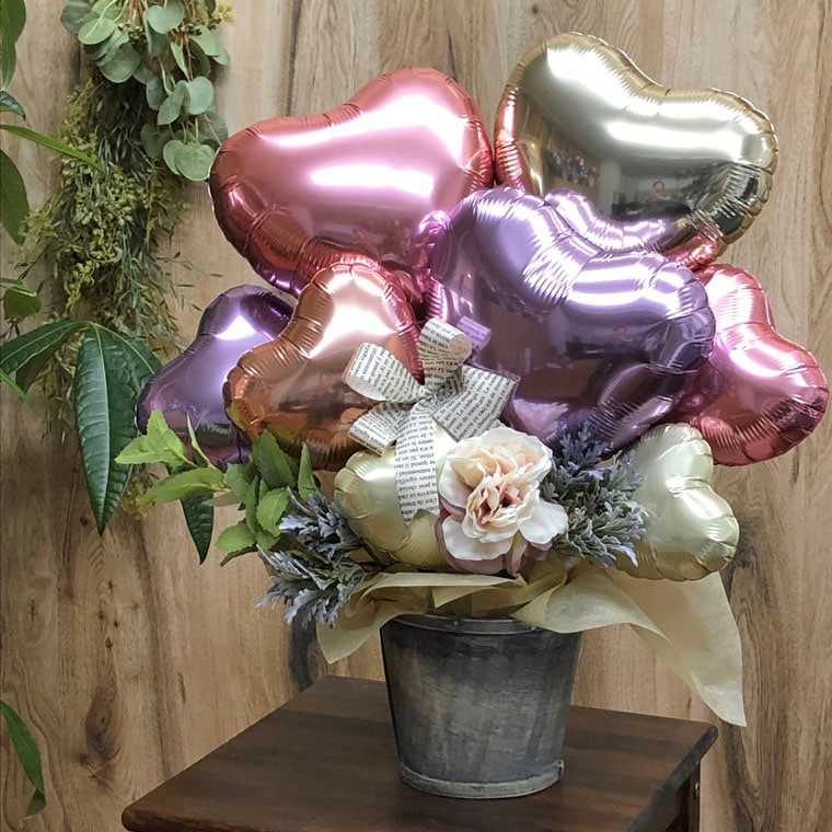開店・周年祝いなどに☆　グリーンやお花を使ったナチュラルで落ち着いた雰囲気の置き型バルーンギフト