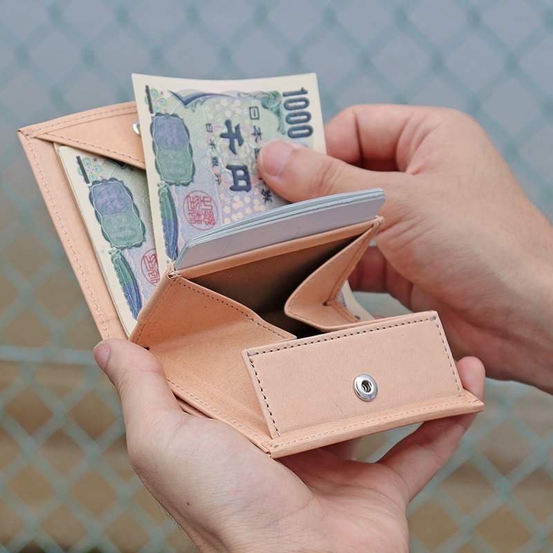 WEB限定】aioa コンパクト財布 牛革 ワイン | 革小物 | バンビ公式