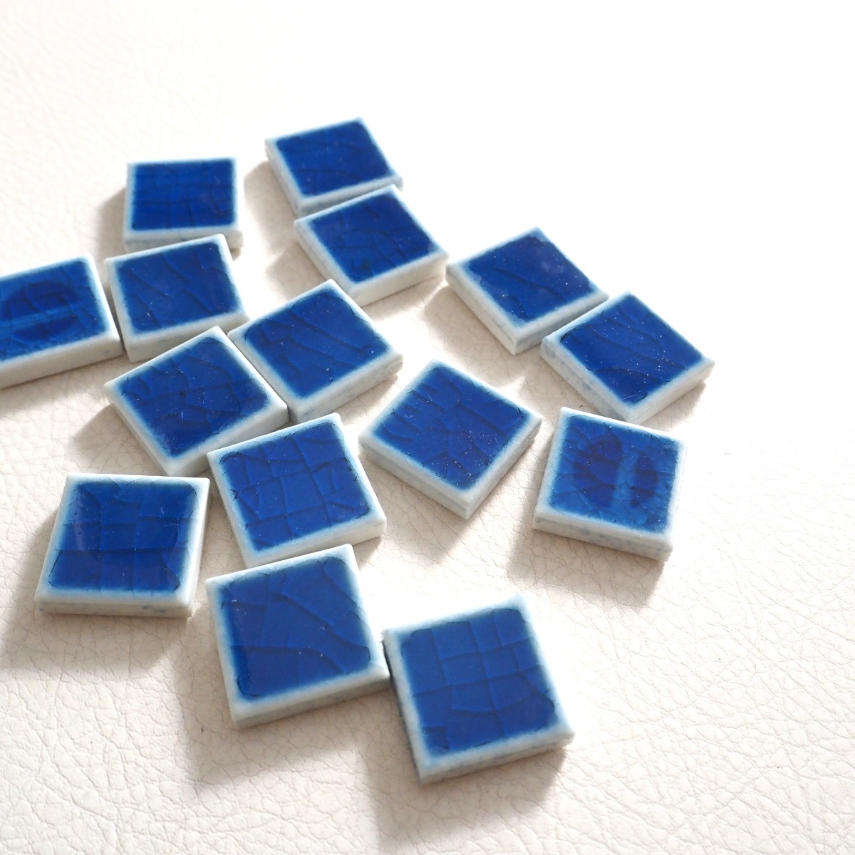 モザイクタイル 25mm角 ガラス釉 121ピース ＜コルセア＞ 全2色