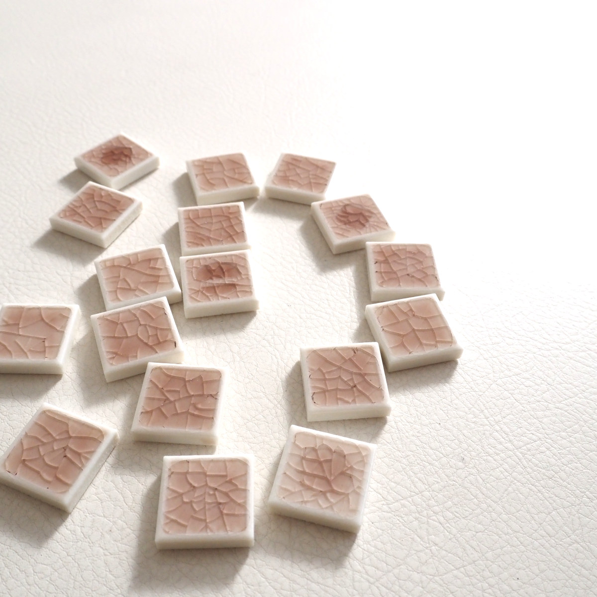 モザイクタイル 25mm角 ガラス釉 121ピース ＜コルセア＞ 全2色