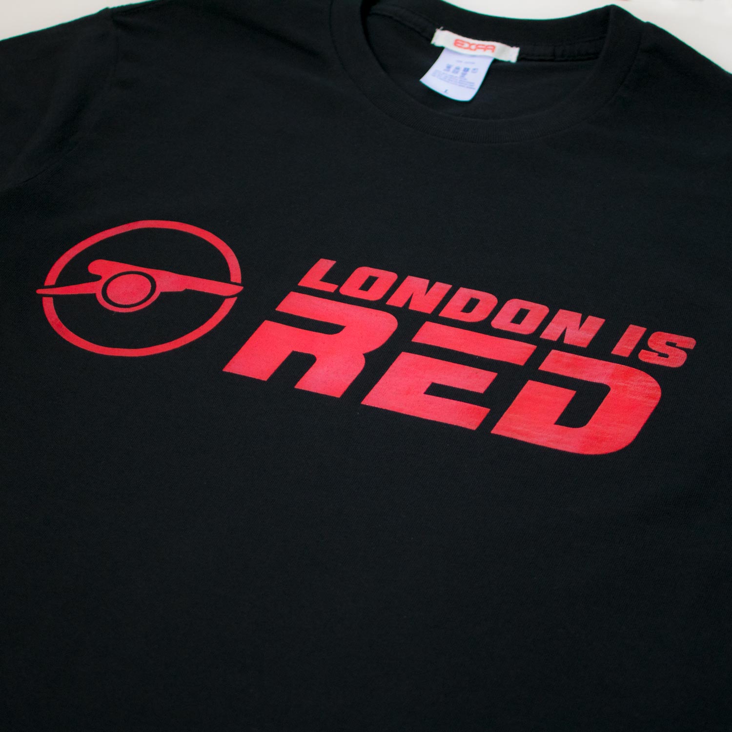 LONDON IS RED T