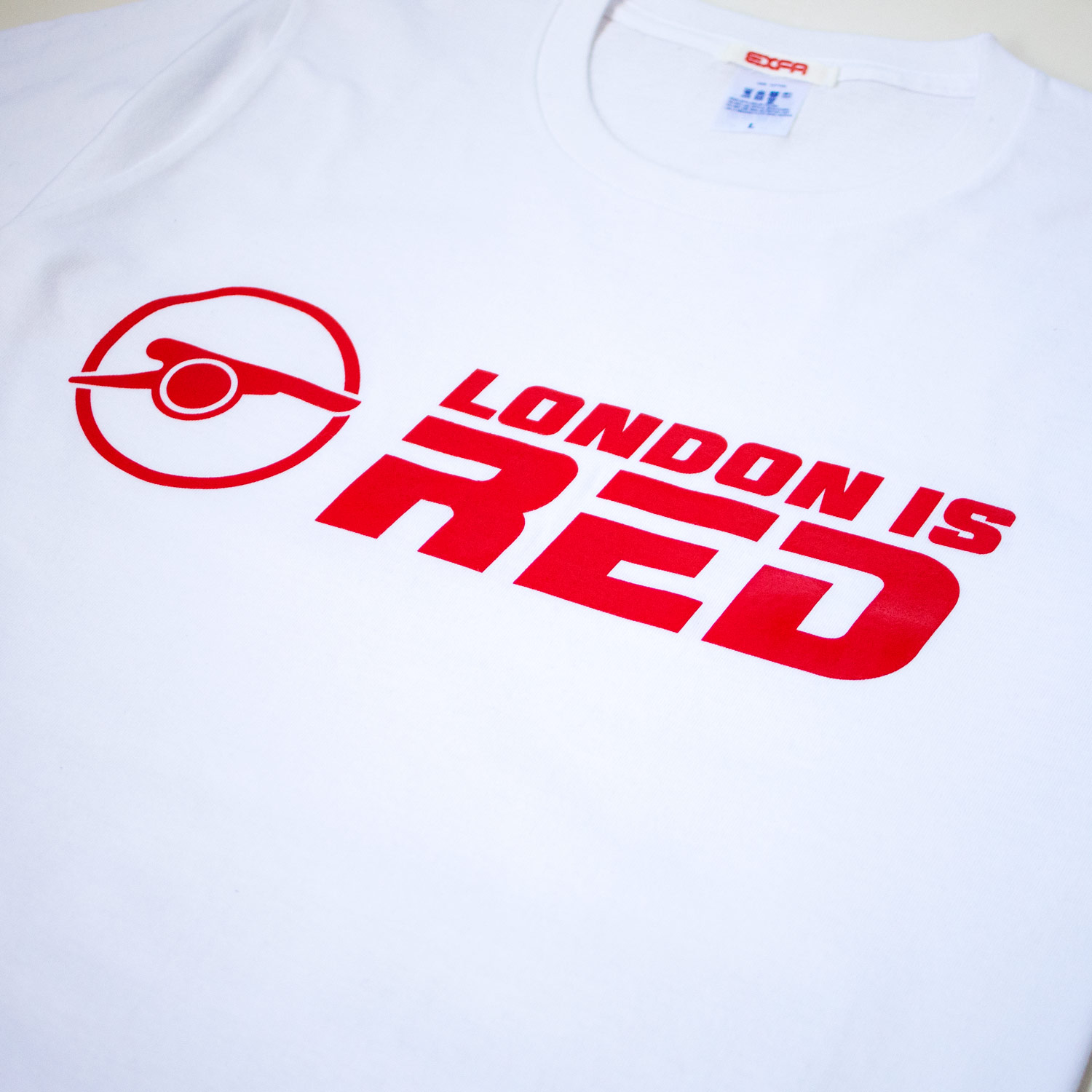 LONDON IS RED T