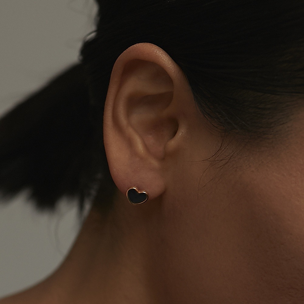 BAQLESS　Amity Black Heart ピアス Amity Noir Heart Gold｜Baqless 日本公式サイト