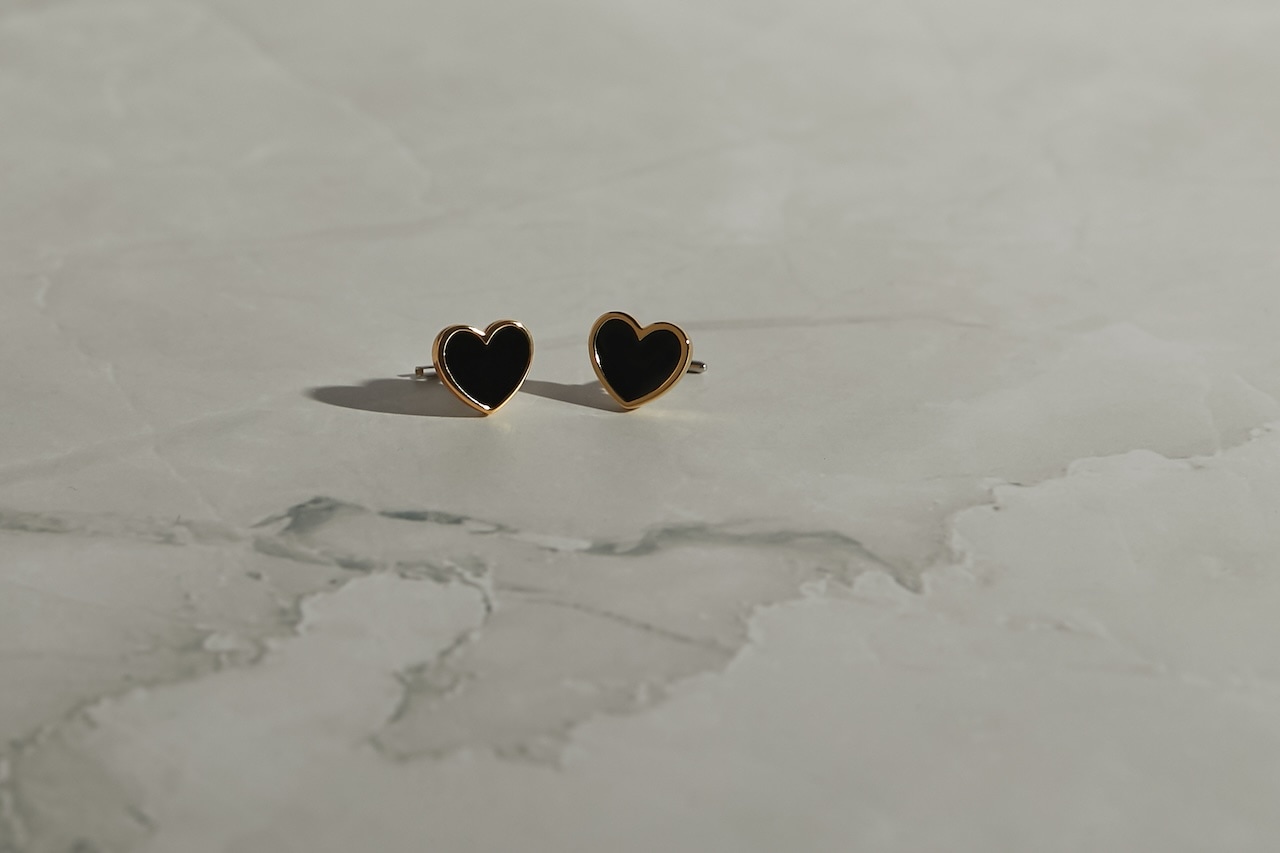 Amity Noir Heart Gold｜Baqless 日本公式サイト