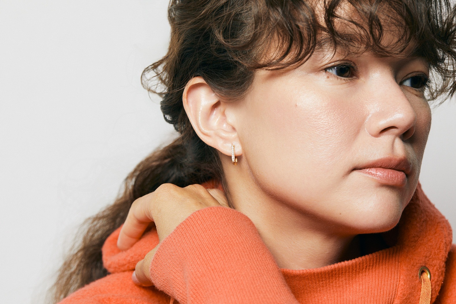 Embrace Valerie Gold