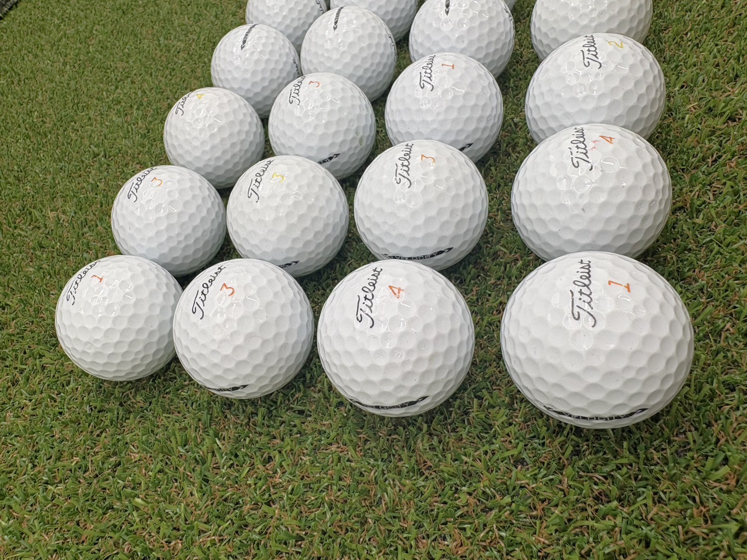 タイトリスト ヴェロシティ 24球　白色【品質★★★～★★】