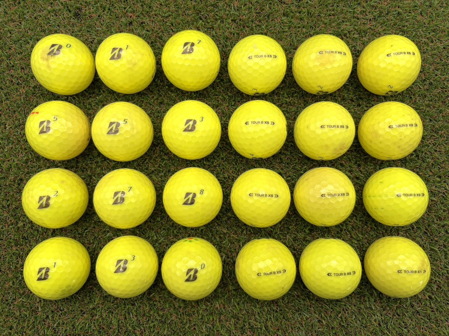 ブリヂストン TOUR B XS ２4年（カラー）24球【品質★★】