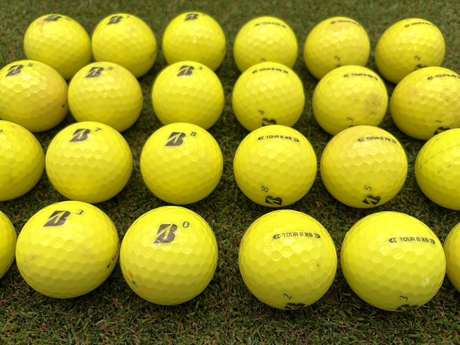 ブリヂストン TOUR B XS ２4年（カラー）24球【品質★★】