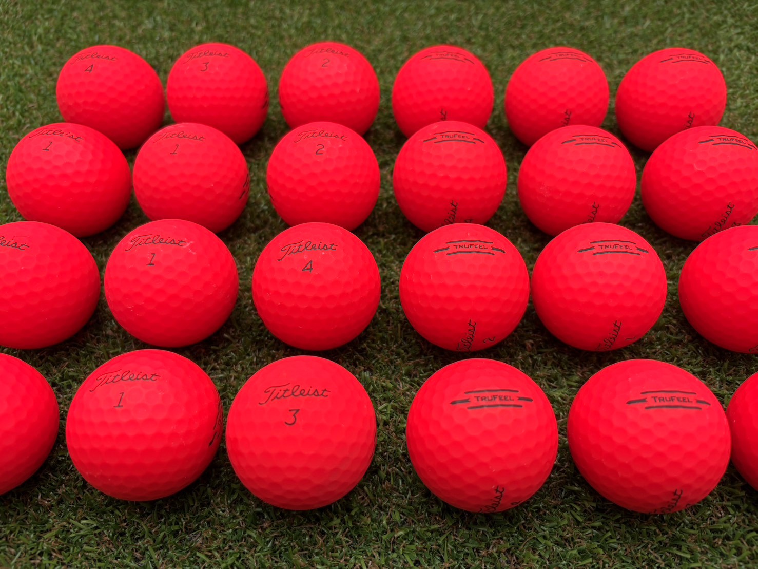 タイトリスト  　TRUFEEL 2024年 24球 マッドレッド【品質★★★～★★】