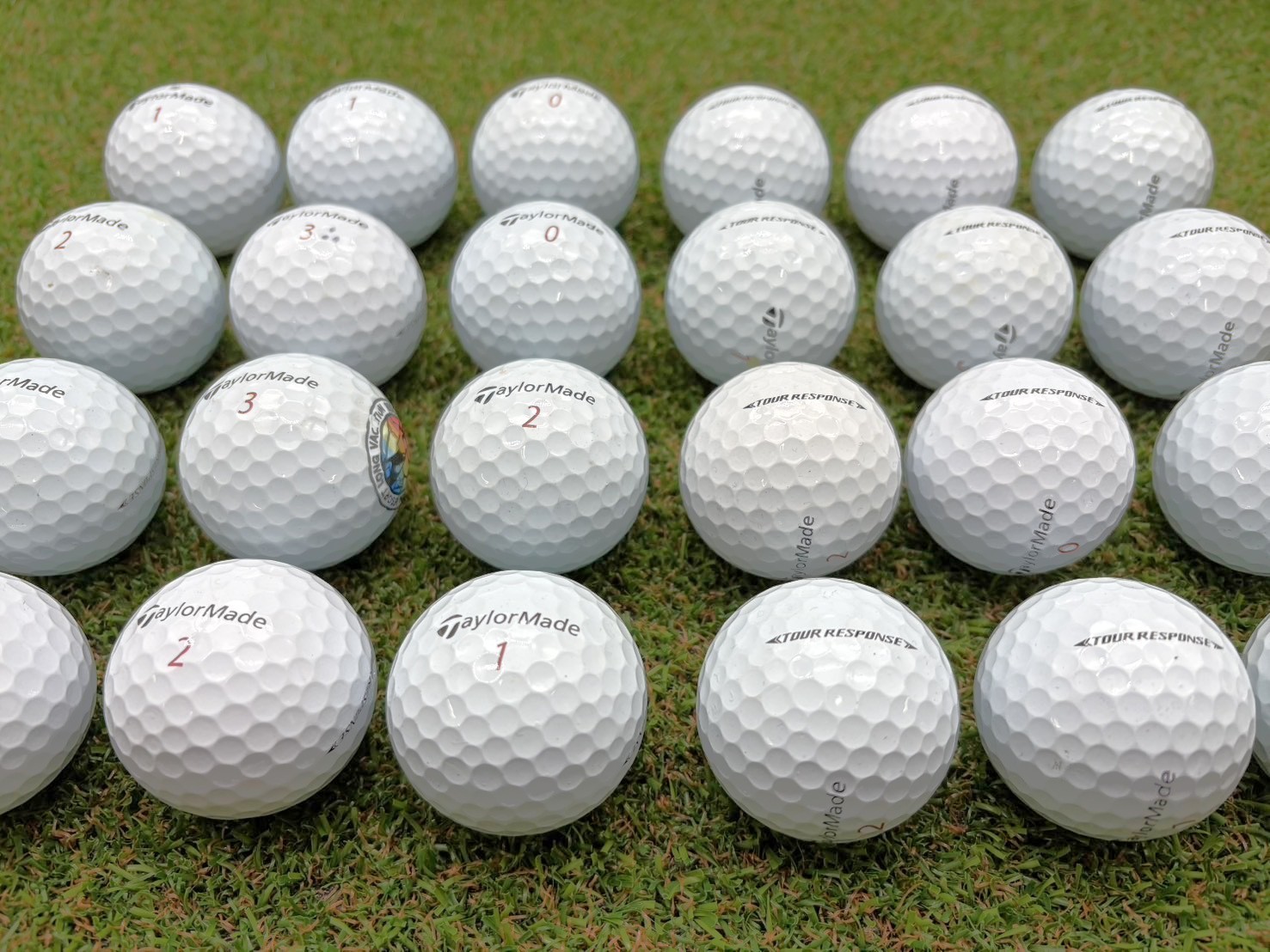 テーラーメイド TOUR RESPONSE 年代混合 白色 24球【品質★★★~★★】
