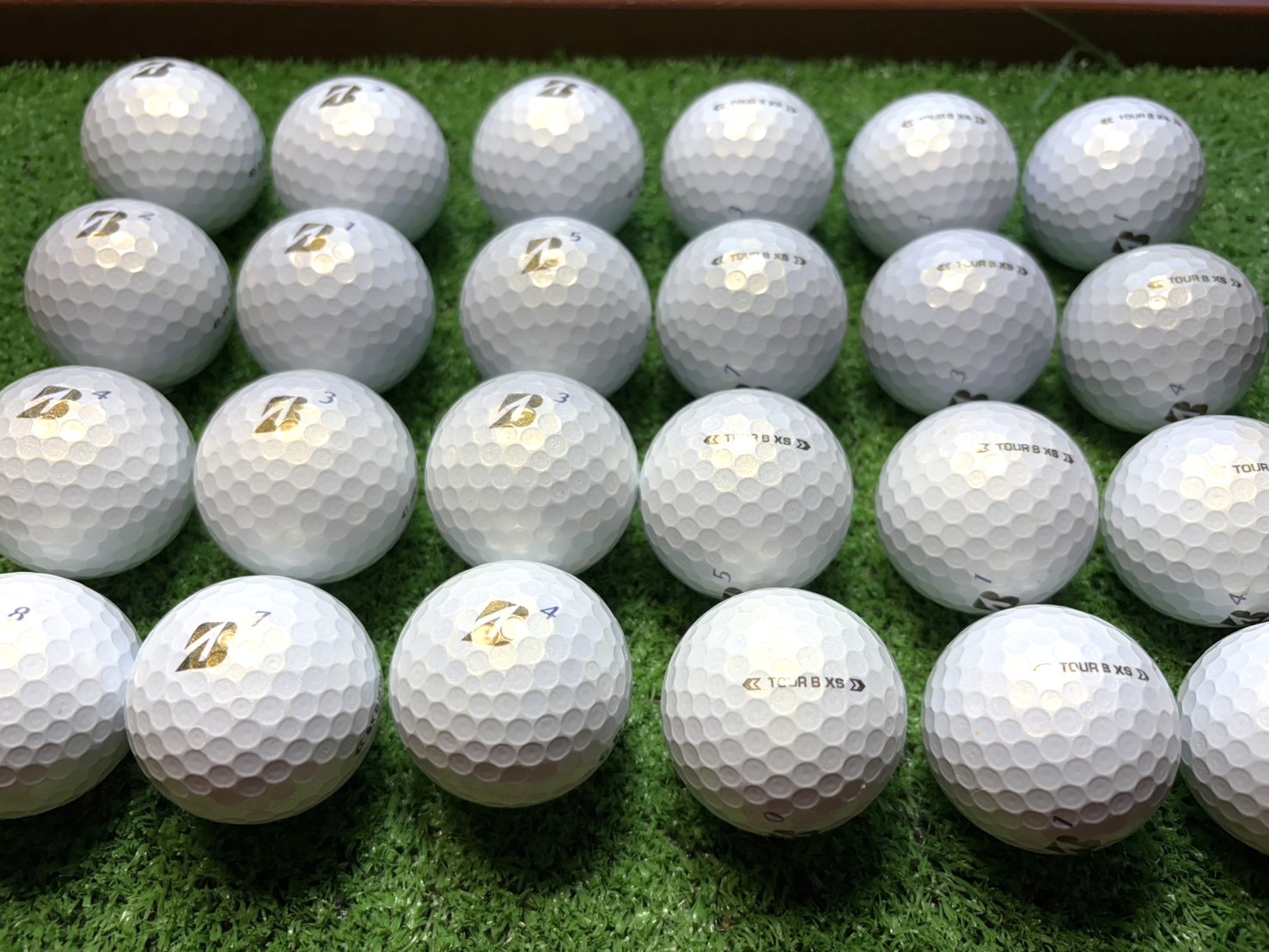 ブリヂストン TOUR B XS（2024年）（パール）24球【品質★★★】