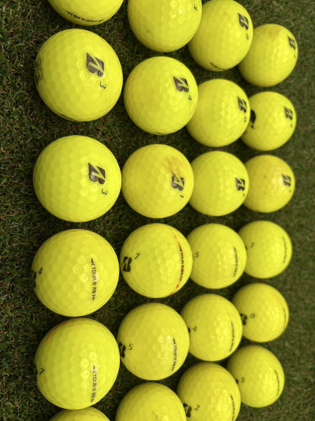 ブリヂストン TOUR B XS ２２年（カラー）24球【品質★★】