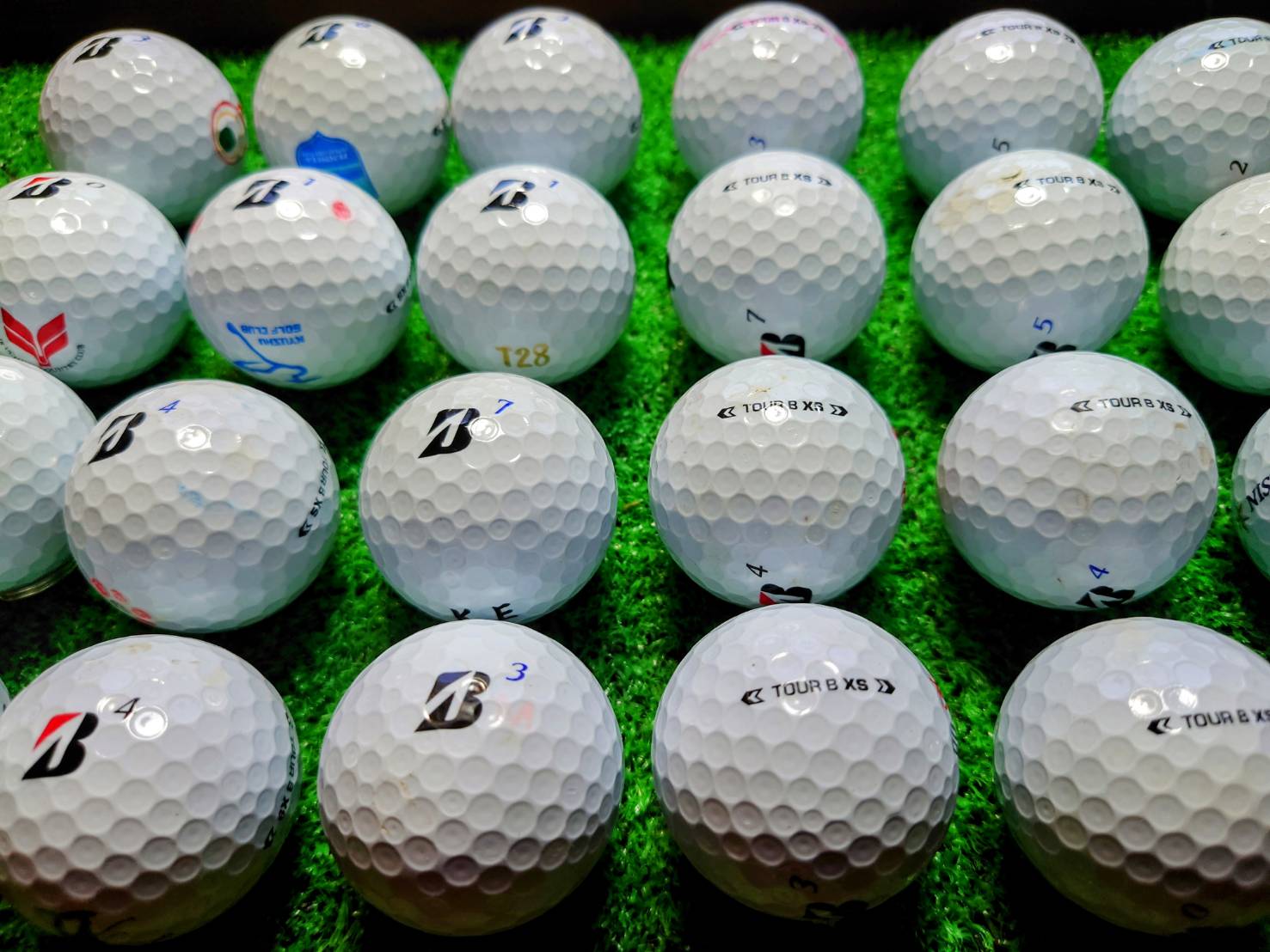 新年大特価　ブリヂストン TOUR B XS ２４年 24球　【品質★★】