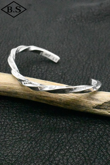 すべての商品 / インディアンジュエリー INDIAN JEWELRY 小物 バングル