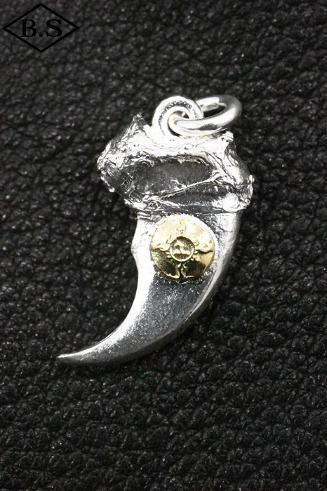 ファーストアローズ FIRST-ARROW's ペンダントトップ P-033L K18付 ベアクロー(M)