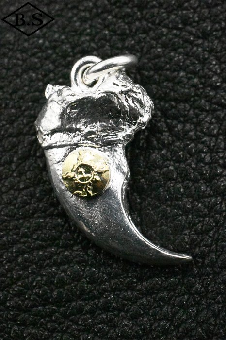 ファーストアローズ FIRST-ARROW's ペンダントトップ P-033R K18付 ベアクロー(M)