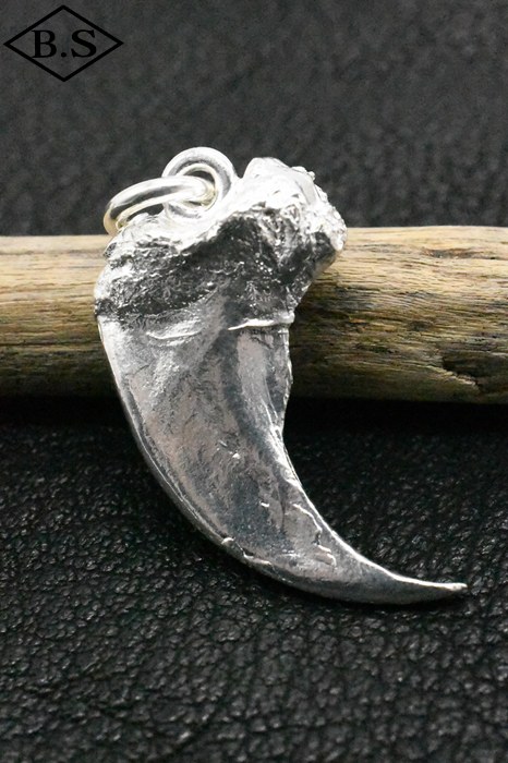 ファーストアローズ FIRST-ARROW's ペンダントトップ P-235R ベアクローL