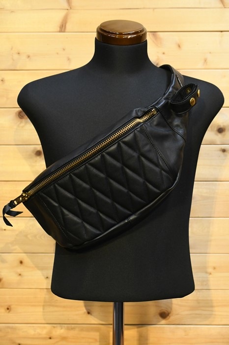 schott ボディバッグブラック×ゴールド