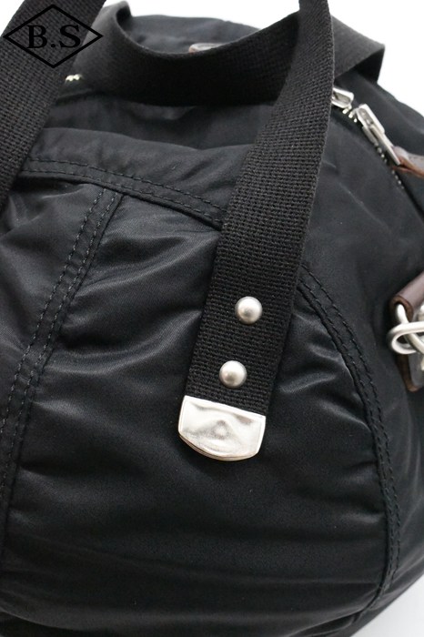 ナイジェルケーボン　ヘルメットバッグ　レザー 新色