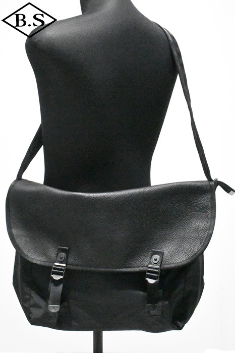 アトラクションズ Attractions メッセンジャーバッグ A20037 Black Messenger