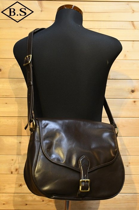 オーパス インセプション OPUS INCEPTION バッグ IPHSB-11 HORSE HIDE MAIL BAG (MEDIUM) ブラウン