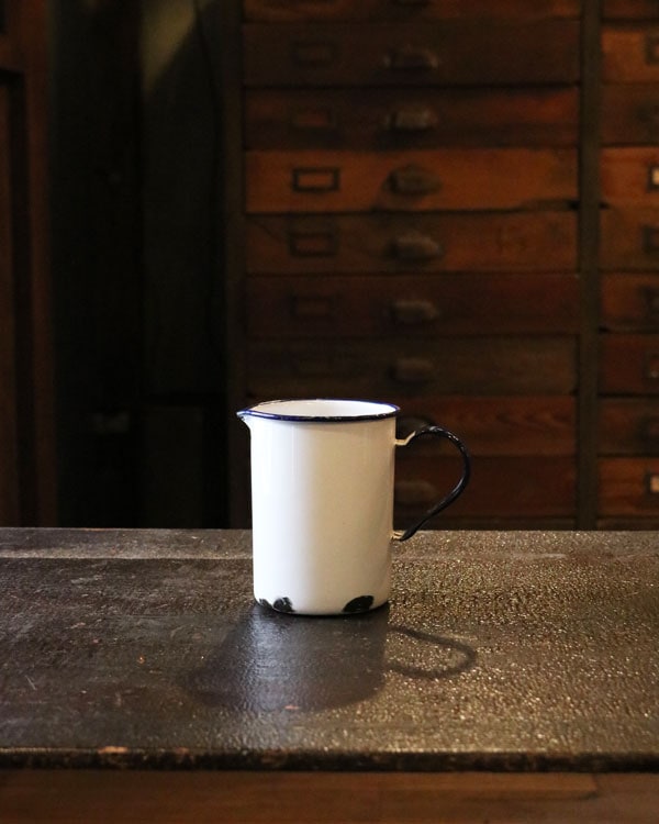 Enamel Measuring Jug|エナメルのジャグ