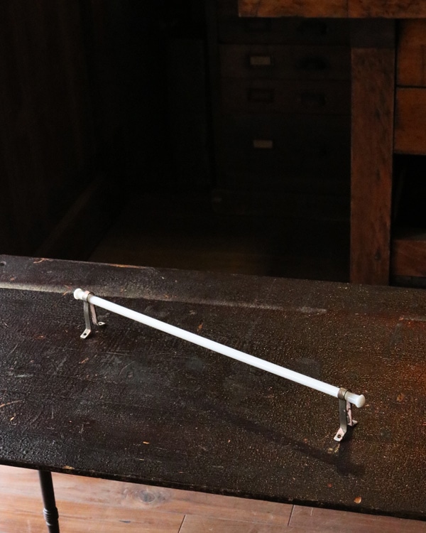 Milk Glass Towel Bar|ミルクガラス製のタオルバー