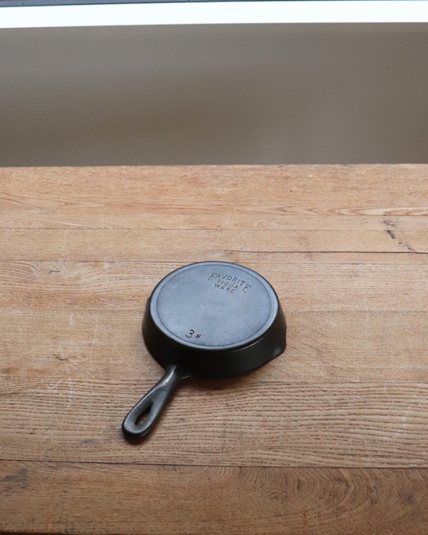 "FAVORITE" Cast Iron Skillet | "FAVORITE" 鉄製フライパン