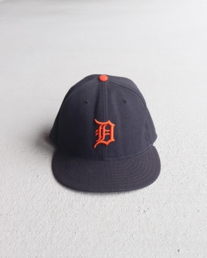 Vintage 90s Black Detroit NEW ERA B.B. Cap (7 1/8)