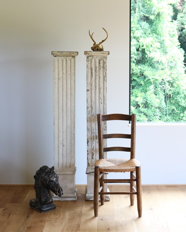 Pair of Old Building Column｜古いビルの柱