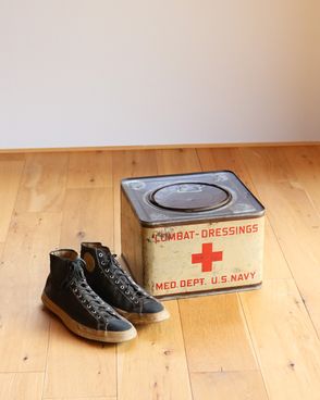 WWII U.S.NAVY Medical Storage Tin�������U.S. NAVY �����ѥ��ȥ졼����