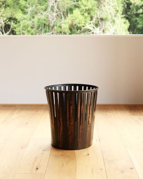 College Pennant Waste Can｜カレッジペナントのくず入れ