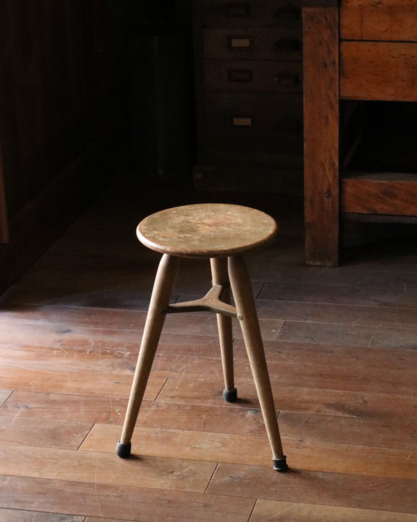 Wooden Round Stool RS-67�������饦��ɥ��ġ��� RS-67