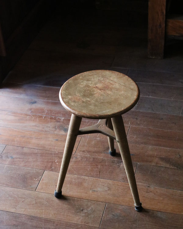 Wooden Round Stool RS-67�������饦��ɥ��ġ��� RS-67