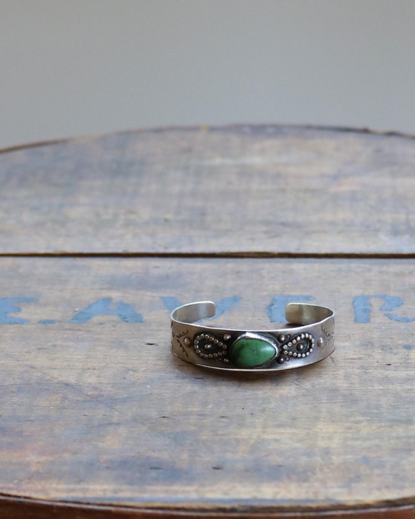 グリーンターコイズ　シルバーバングル Navajo Green Turquoise Bangle A ｜ナバホ グリーンターコイズ バングル A