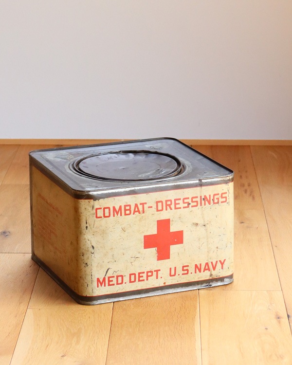 WWII U.S.NAVY Medical Storage Tin�������U.S. NAVY �����ѥ��ȥ졼����