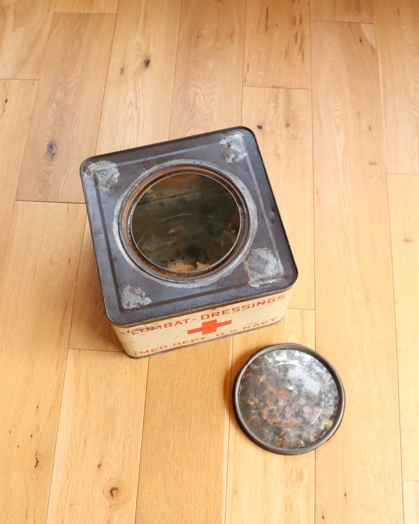 WWII U.S.NAVY Medical Storage Tin�������U.S. NAVY �����ѥ��ȥ졼����