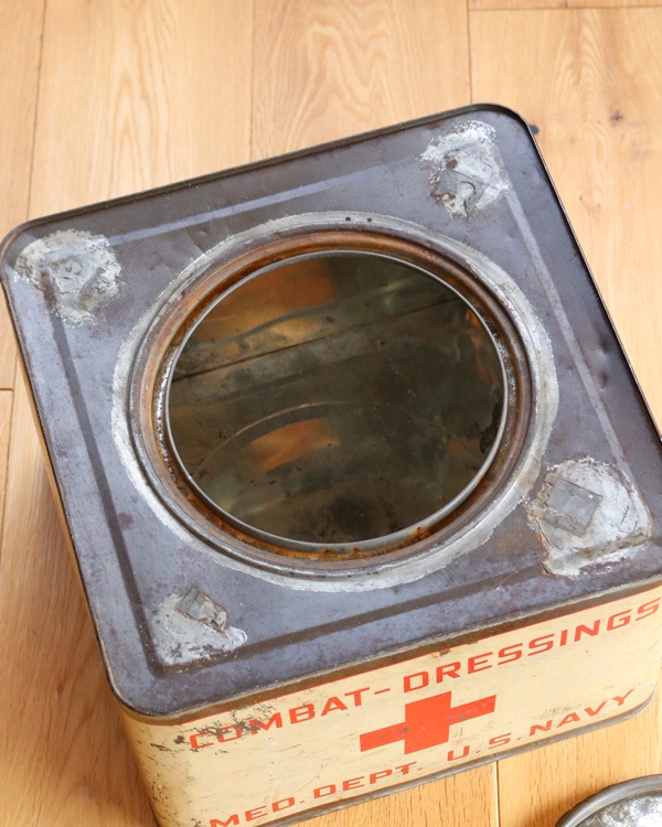 WWII U.S.NAVY Medical Storage Tin�������U.S. NAVY �����ѥ��ȥ졼����