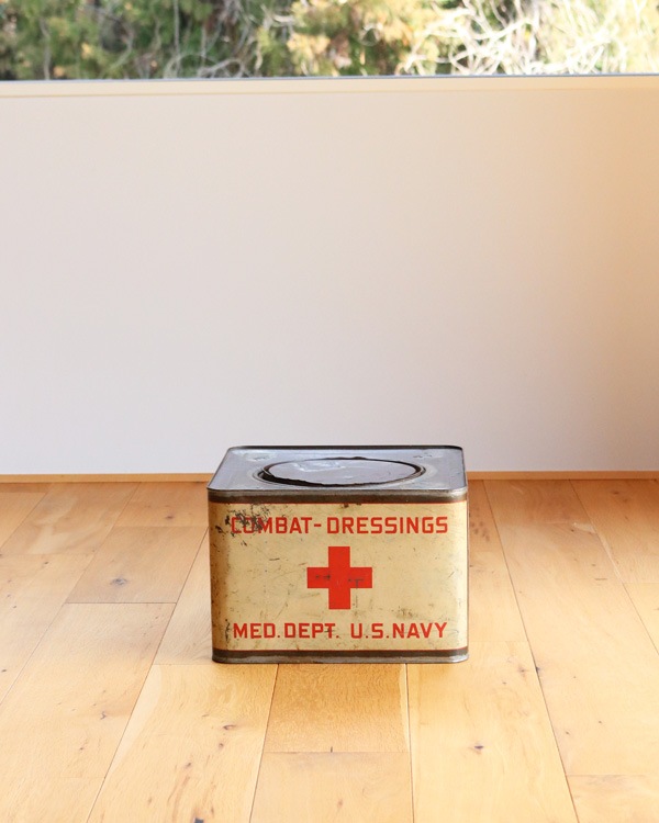 WWII U.S.NAVY Medical Storage Tin�������U.S. NAVY �����ѥ��ȥ졼����