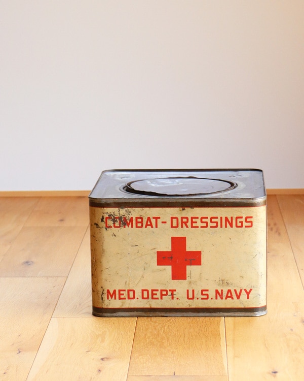 WWII U.S.NAVY Medical Storage Tin�������U.S. NAVY �����ѥ��ȥ졼����