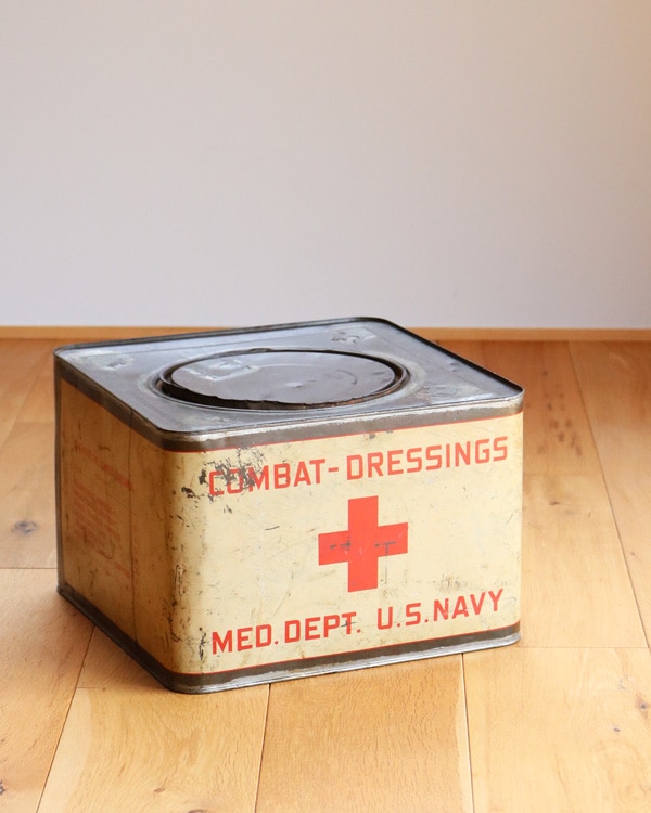 WWII U.S.NAVY Medical Storage Tin�������U.S. NAVY �����ѥ��ȥ졼����