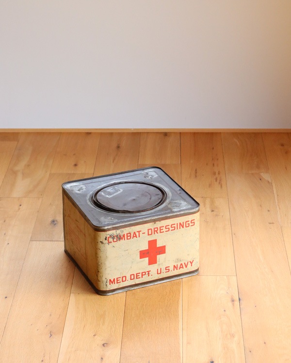 WWII U.S.NAVY Medical Storage Tin�������U.S. NAVY �����ѥ��ȥ졼����