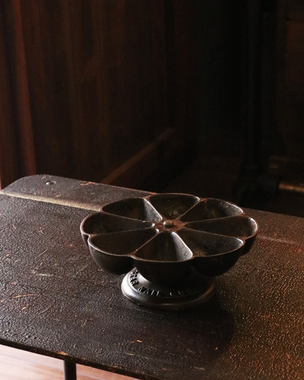 Cast Iron Nail Cup C｜ネイルカップ C