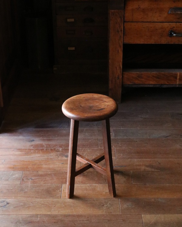 Wooden Round Stool RS-66�������饦��ɥ��ġ��� RS-66