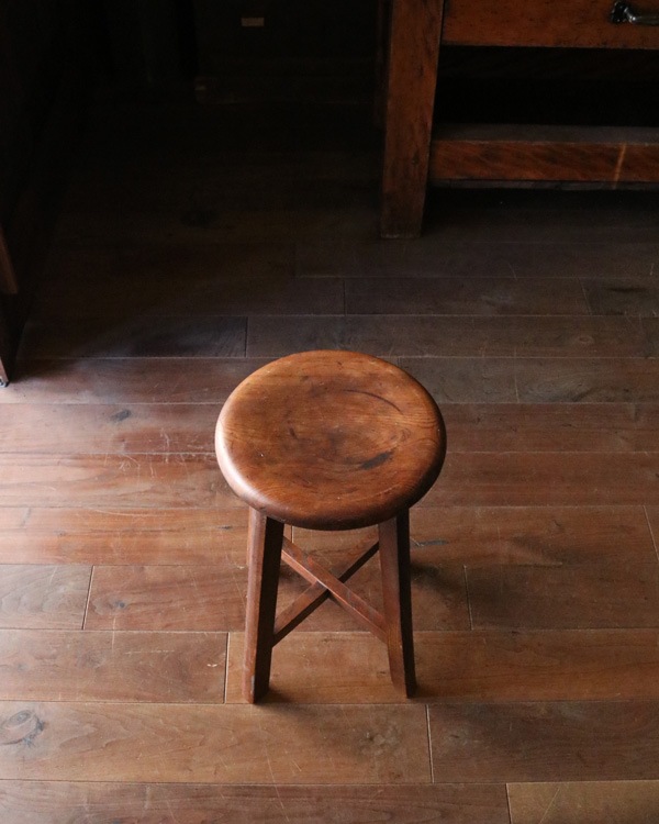 Wooden Round Stool RS-66�������饦��ɥ��ġ��� RS-66