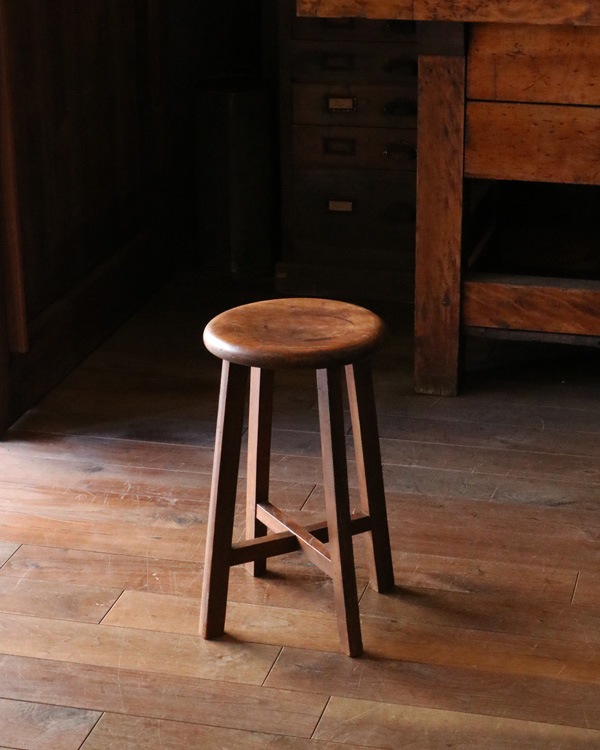 Wooden Round Stool RS-66�������饦��ɥ��ġ��� RS-66