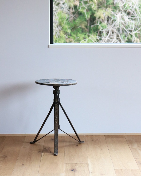 Hand Crafted Tripod Stool�åϥ�ɥ���ե� ���ġ���