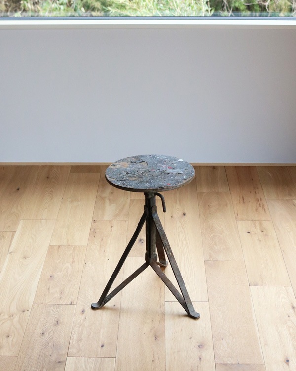 Hand Crafted Tripod Stool�åϥ�ɥ���ե� ���ġ���