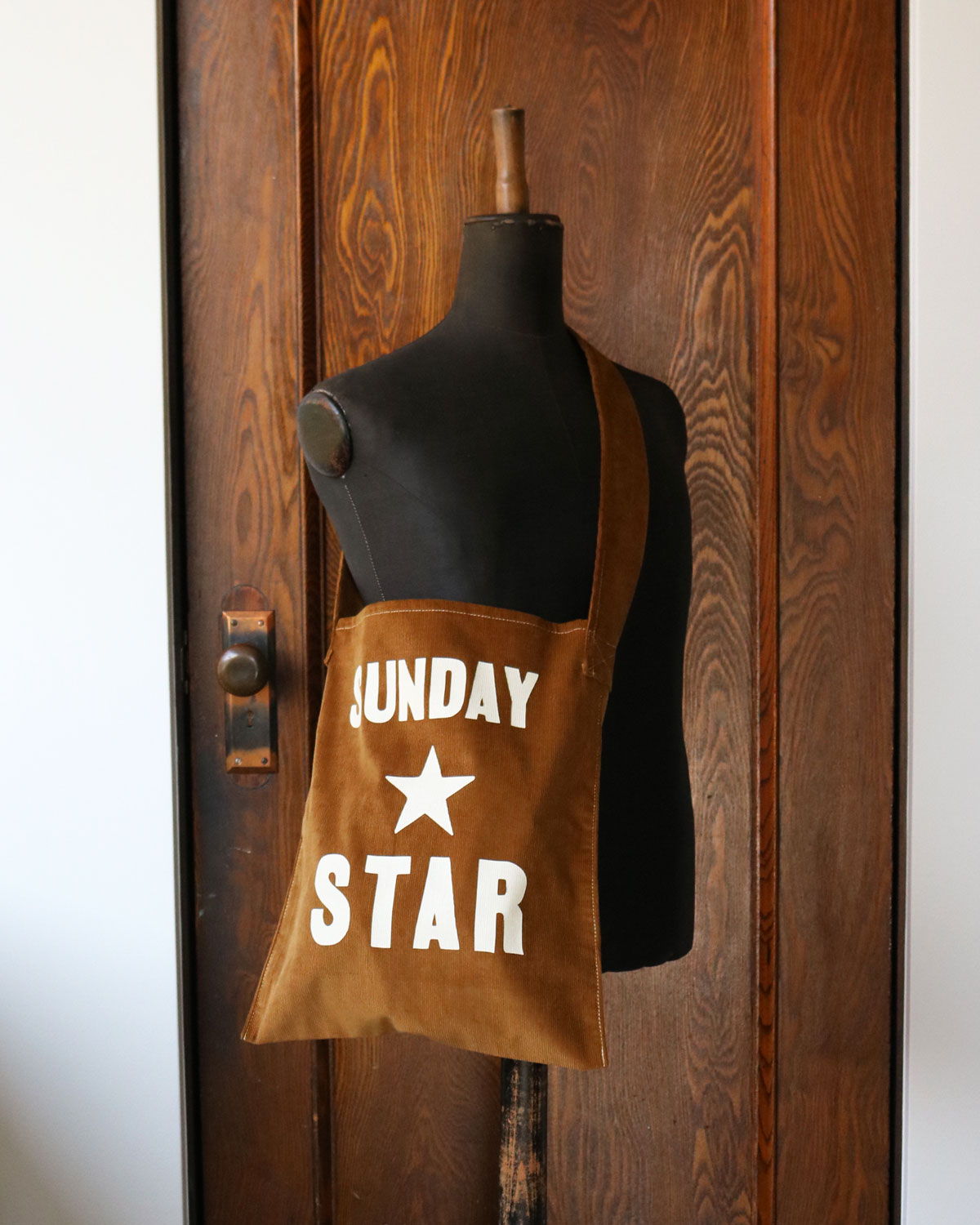 LABOR DAY �졼�С��ǥ���MAGAZINE BAG �ޥ�����Хå���BROWN��