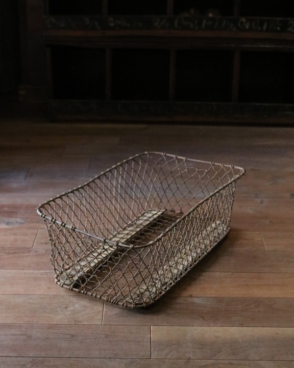 Wire Basket w/runner｜ランナー付きワイヤーバスケット